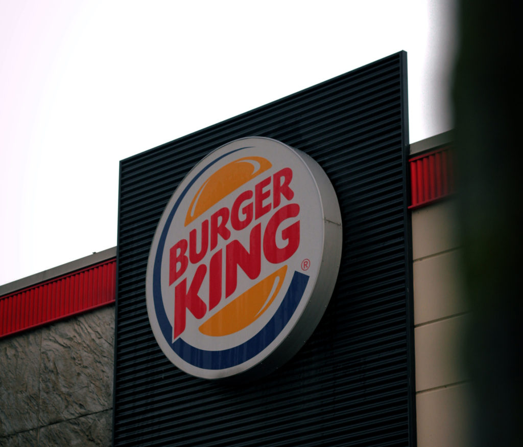 蓋亞設計-Logo設計種類有哪些？3種常見設計類型-burger king-創業-趨勢-網頁設計-SEO-網頁流量-一頁式-品牌設計-創業-色彩計畫-品牌形象-產品設計-包裝設計-平面設計-廣告配樂03